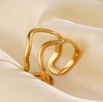 Hollow Wavy Ring