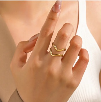 Hollow Wavy Ring
